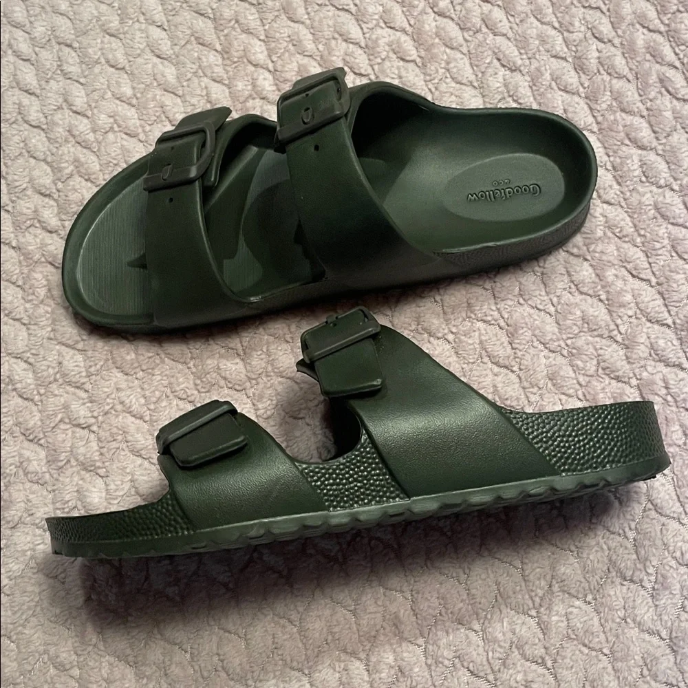 Goodfellow Men’s Two Strap Sandal - size 8